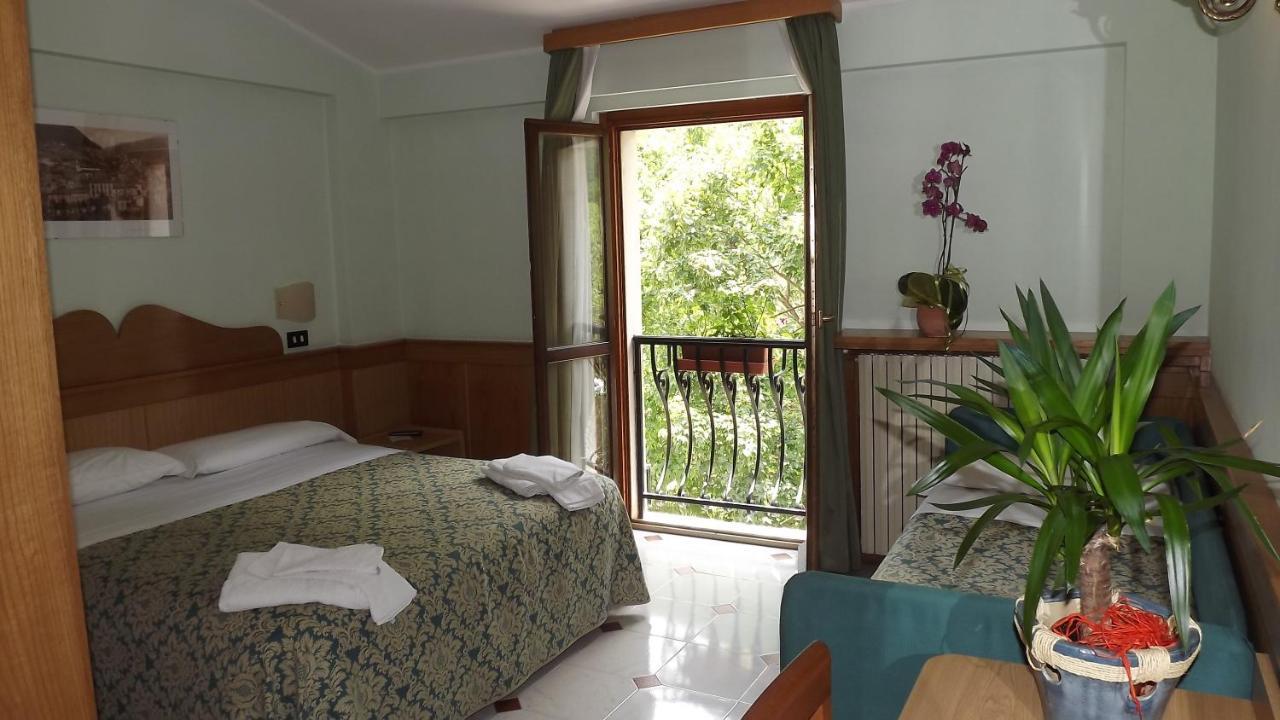Hotel Il Vecchio Pescatore Villetta Barrea Luaran gambar